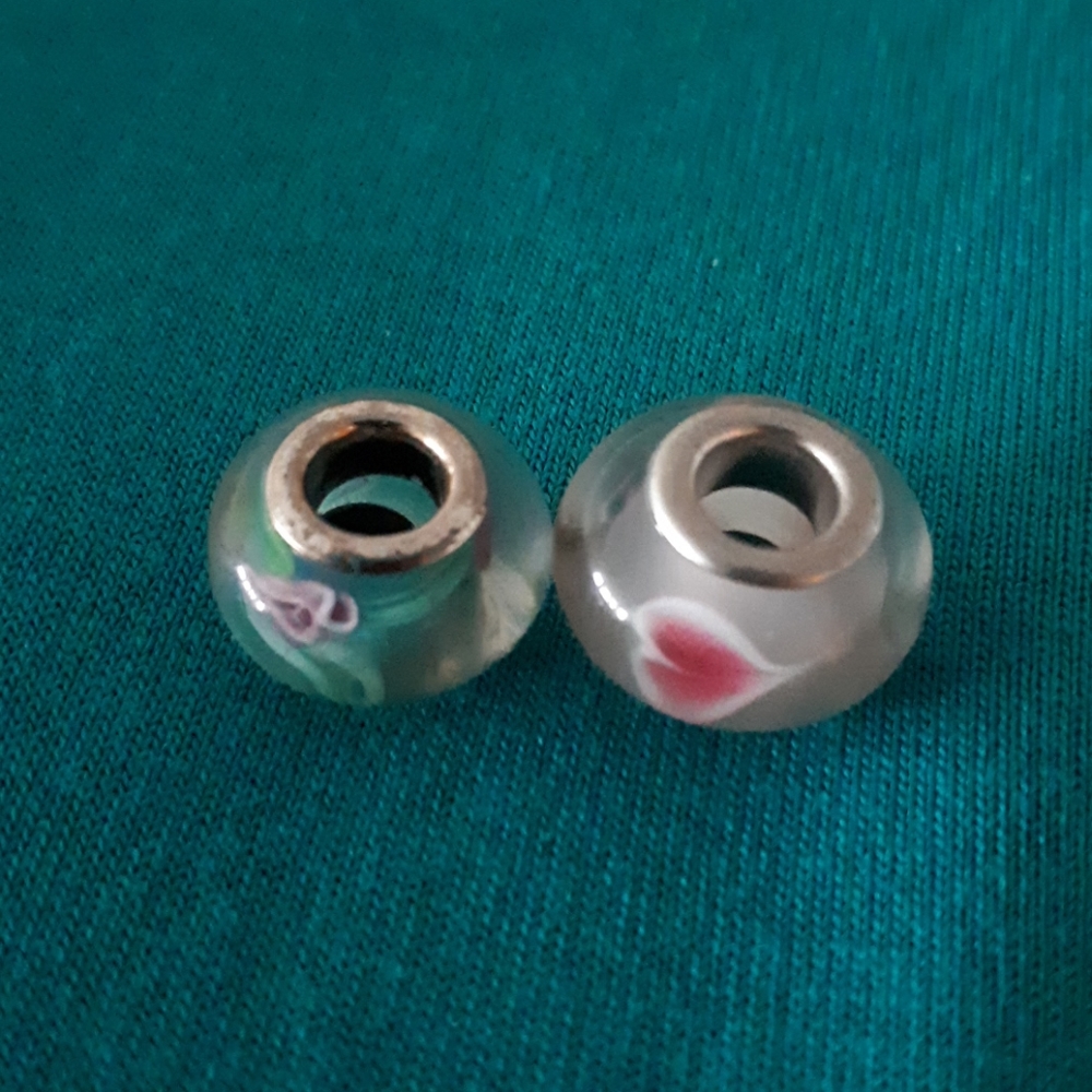 2 Glass beads for bracelet